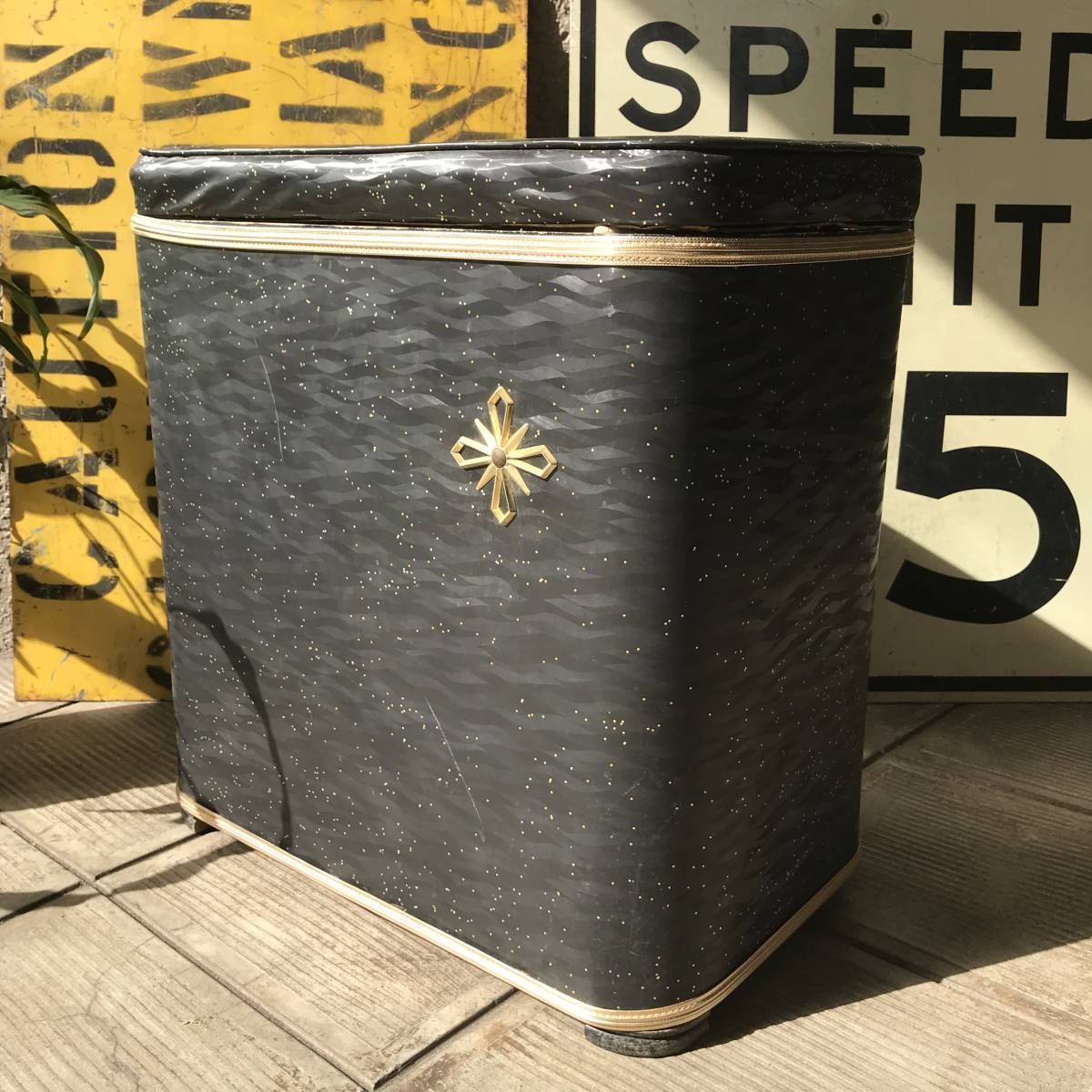 レア!50's 黒×金色 USAアメリカアンティーク ランドリーボックス