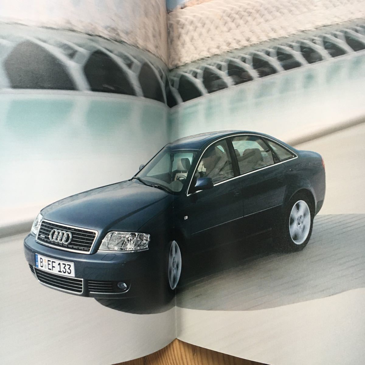 送料82円★美品アウディAudi A6 サルーンA6　アバント 本カタログ★2003年価格表付_画像3