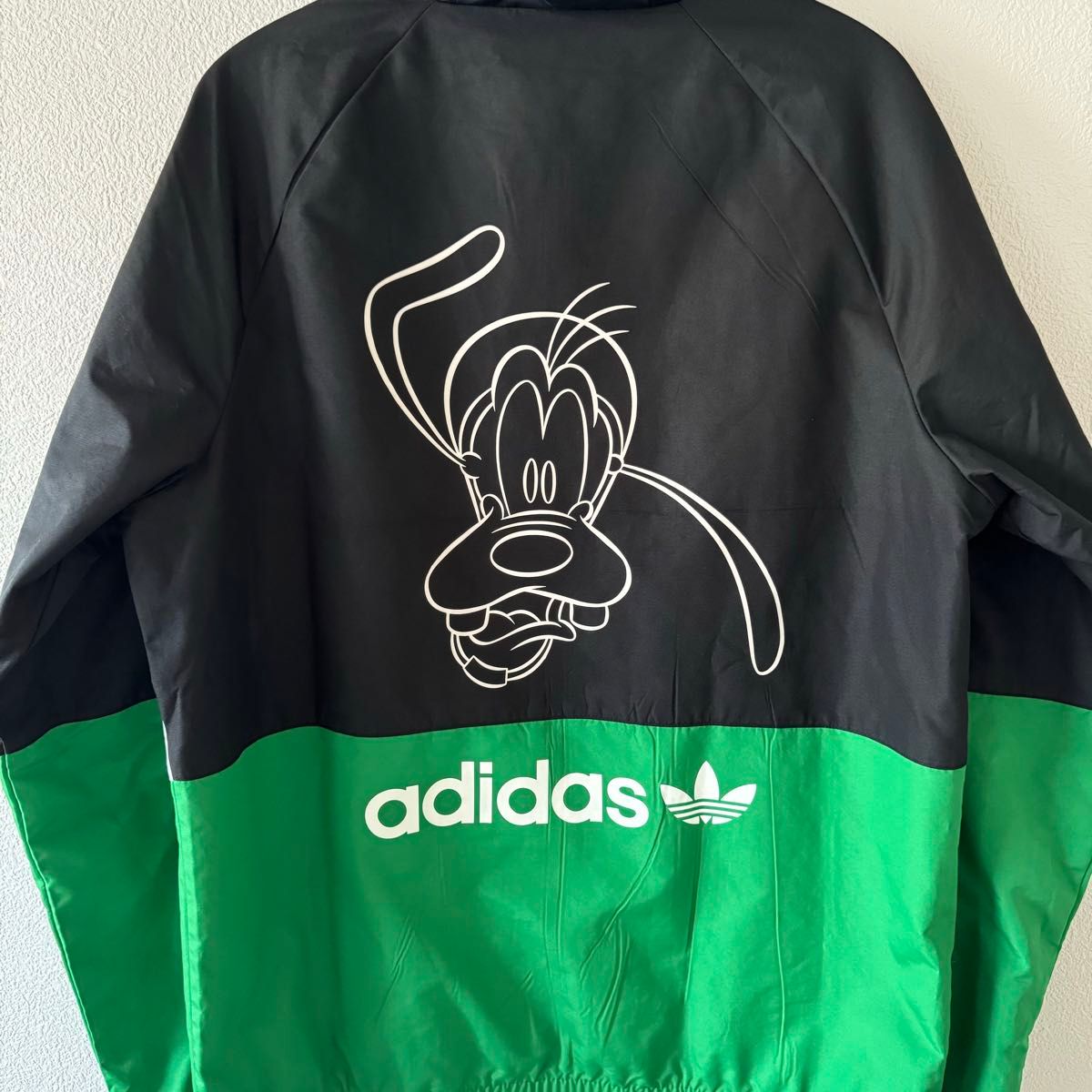 adidas Disney コラボ ウインドブレーカー グーフィー ナイロン adidas Disney コラボ ウインドブレーカー グーフィー ナイロン