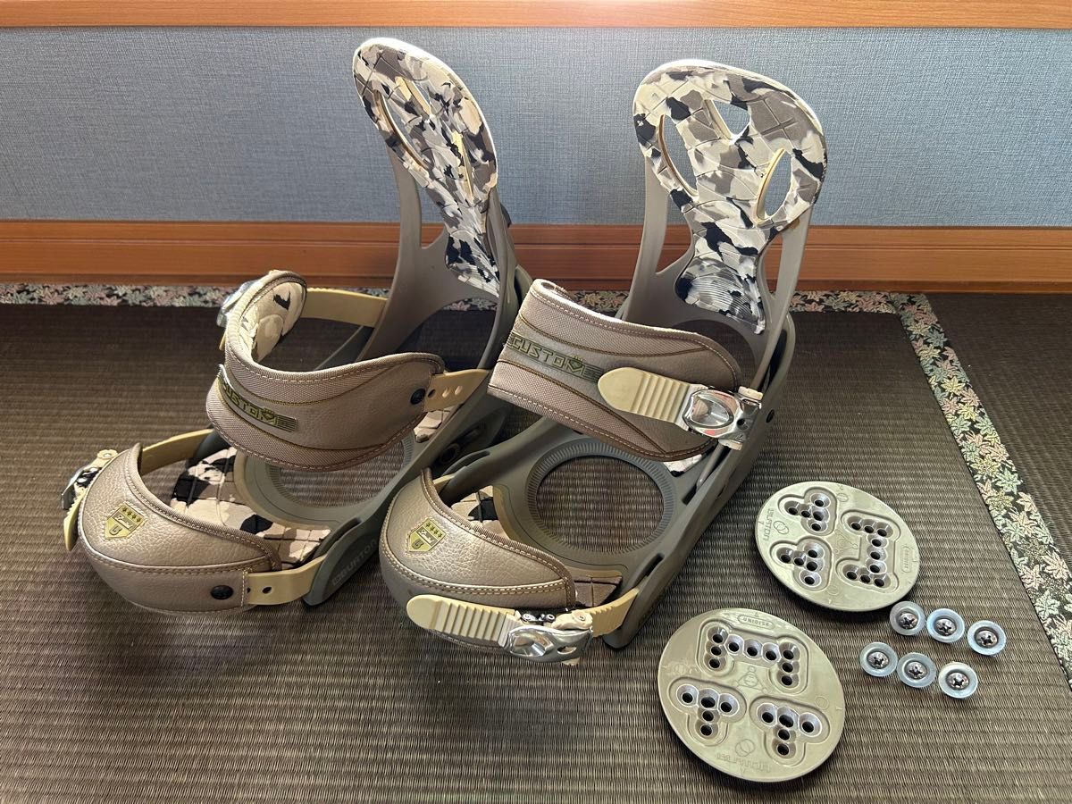 スノーボードビンディング BURTON 男性用 Mサイズ CUSTOM 迷彩柄 スノーボードビンディング BURTON 男性用 Mサイズ CUSTOM 迷彩柄