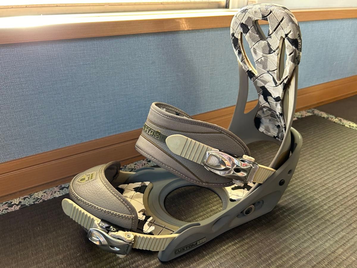 スノーボードビンディング BURTON 男性用 Mサイズ CUSTOM 迷彩柄 スノーボードビンディング BURTON 男性用 Mサイズ CUSTOM 迷彩柄