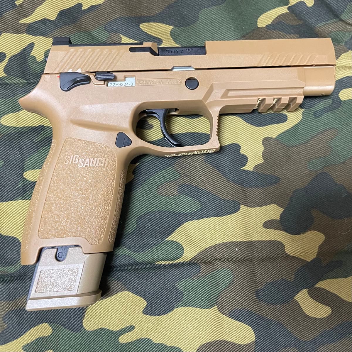 SIG SAUER M17 Co2 タン ガスブローバック ガスガン ハンドガン SIG SAUER M17 Co2 タン ガスブローバック ガスガン ハンドガン
