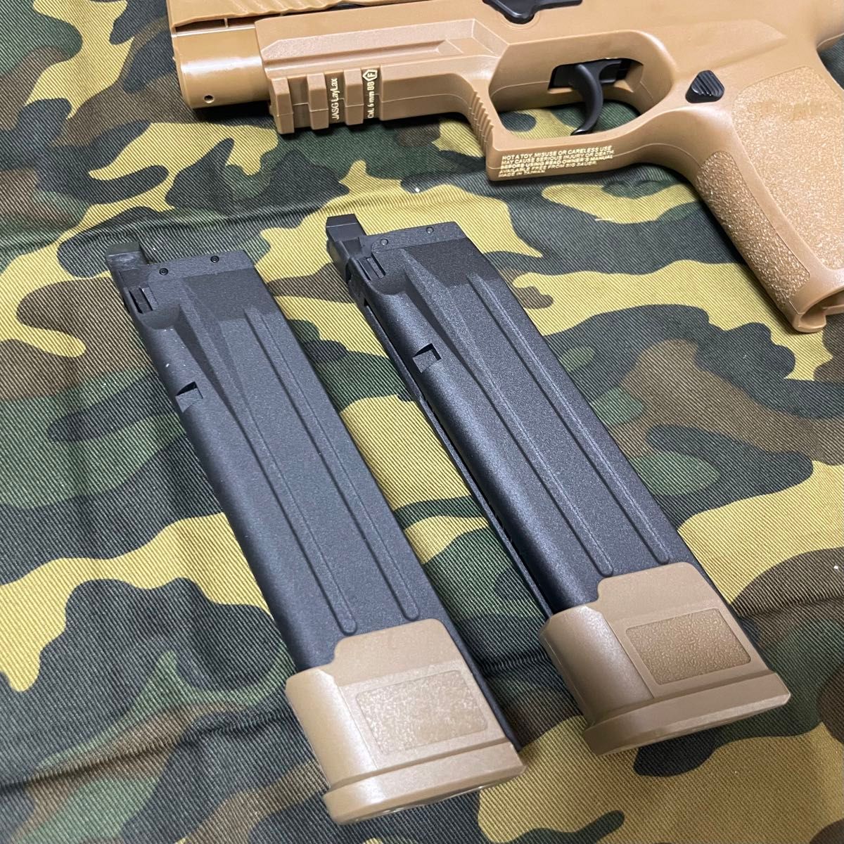 SIG SAUER M17 Co2 タン ガスブローバック ガスガン ハンドガン SIG SAUER M17 Co2 タン ガスブローバック ガスガン ハンドガン