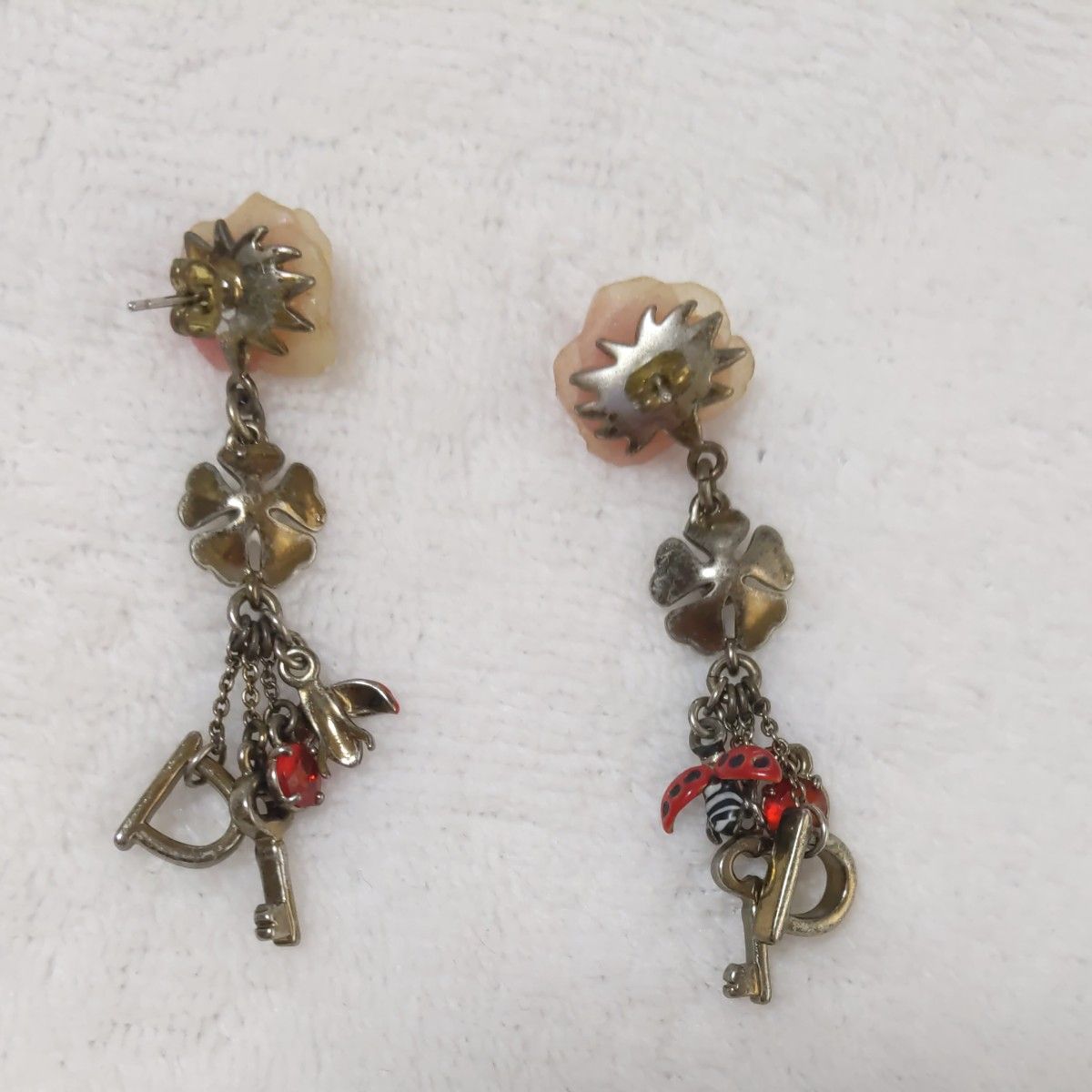レネレイド＊お花とてんとう虫のピアス - メルカリ