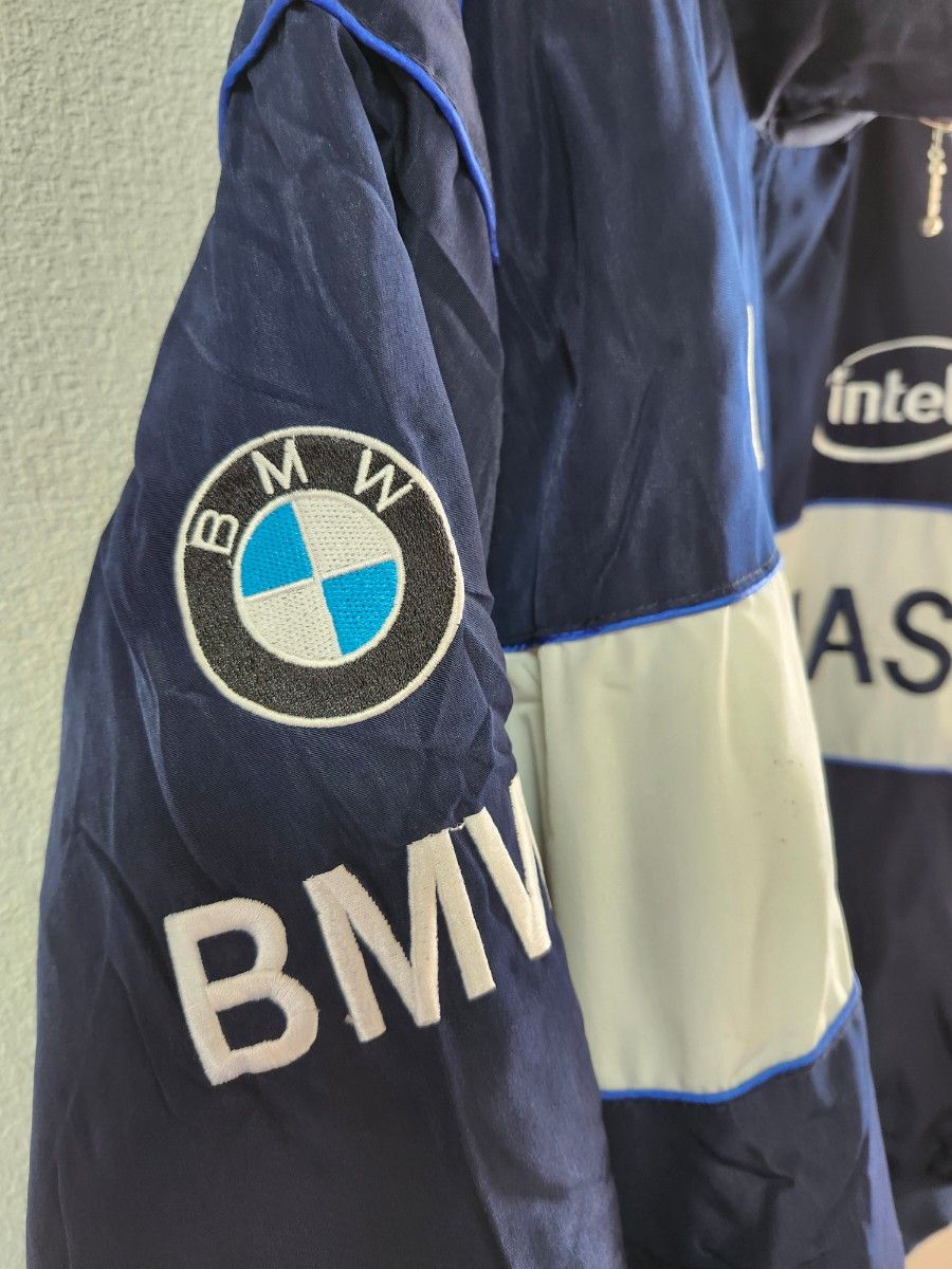 BMW の中綿入りかっこいい レーシングジャケットLサイズです BMW BMW の中綿入りかっこいい レーシングジャケットLサイズです BMW