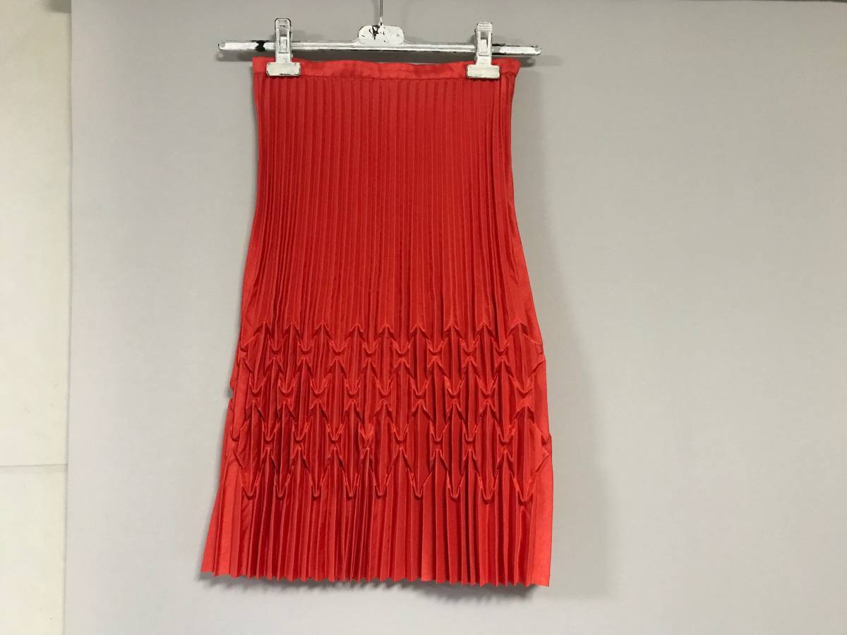 新品未使用本物マックス&コーMax&coスカートひざ丈モードデザイン赤レッド160/64Aレディースドレスブリーツ結婚式パーティー