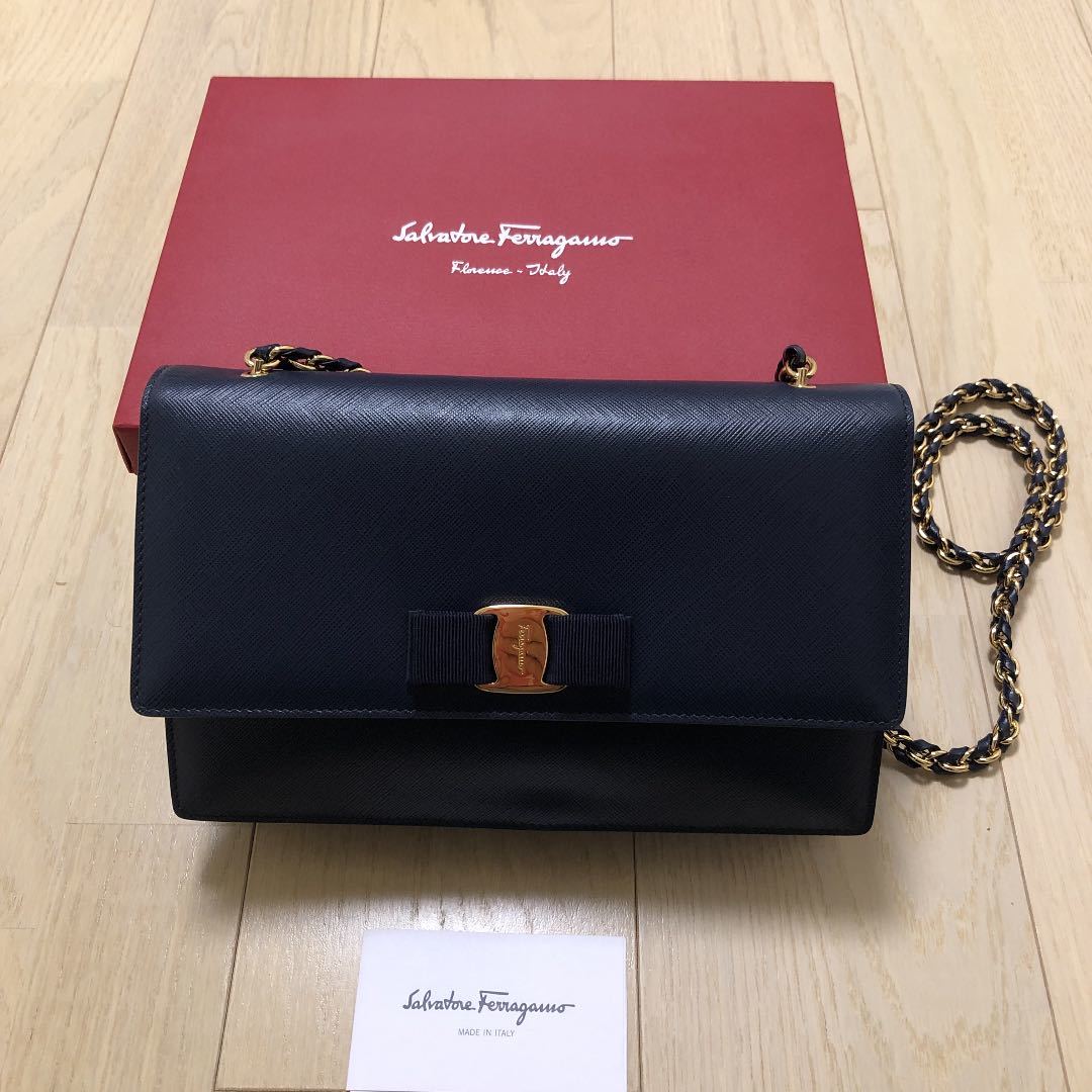 正規品】フェラガモのショルダーバック holdmeback.com
