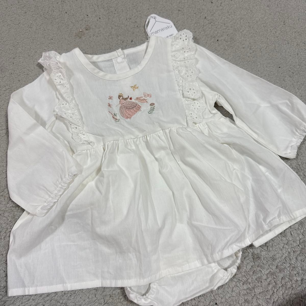 新品 ママラク 刺繍が可愛いアンナスコラボワンピースロンパース 新品 ママラク 刺繍が可愛いアンナスコラボワンピースロンパース