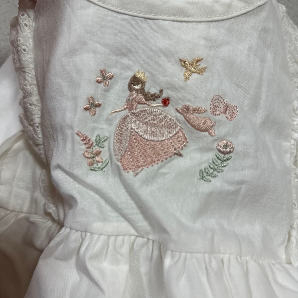 新品 ママラク 刺繍が可愛いアンナスコラボワンピースロンパース 新品 ママラク 刺繍が可愛いアンナスコラボワンピースロンパース