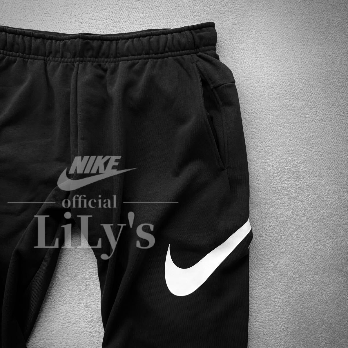 新品 NIKE上下セットアップ 上下Lサイズ スウォッシュ 黒白 新品 NIKE上下セットアップ 上下Lサイズ スウォッシュ 黒白