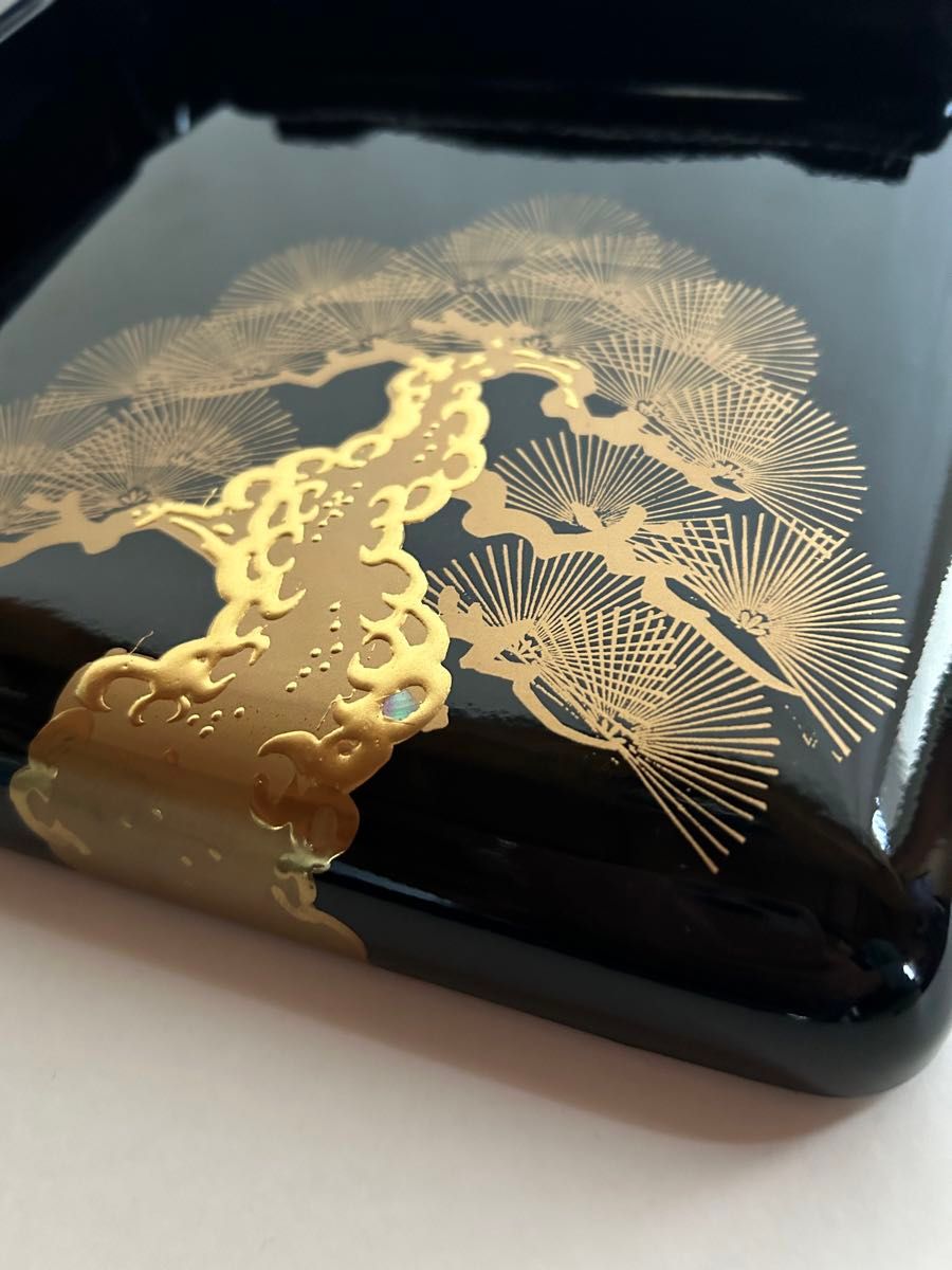 お値下げ 三段重箱 漆器 蒔絵 沈金 お正月 老松 昭和レトロ 美品 お値下げ 三段重箱 漆器 蒔絵 沈金 お正月 老松 昭和レトロ 美品