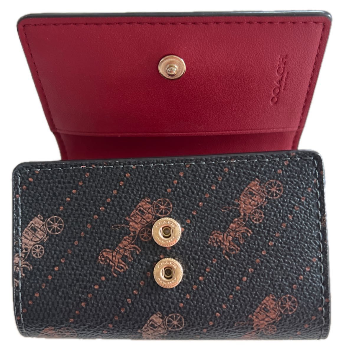 COACH キーケース コーチ 馬車柄 馬 馬車 焦茶色 赤 カラー COACH キーケース コーチ 馬車柄 馬 馬車 焦茶色 赤 カラー