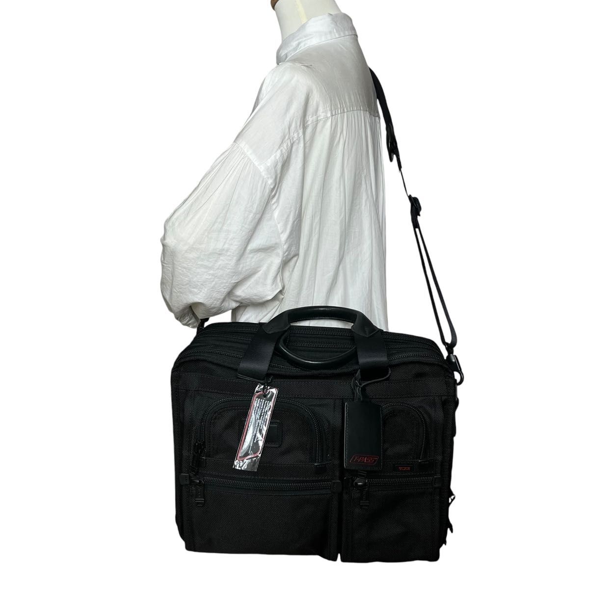 美品 タグ付き TUMI トゥミ ビジネスバッグ ブリーフケース 美品 タグ付き TUMI トゥミ ビジネスバッグ ブリーフケース
