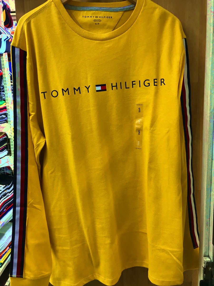 【即出荷】 【M】 完売必至SALE!! トミーヒルフィガー USA正規品 ロングスリーブ 黄色 イエロー ロンT Tシャツ 長袖 テープ ロゴ HILFIGER TOMMY 長袖Tシャツ