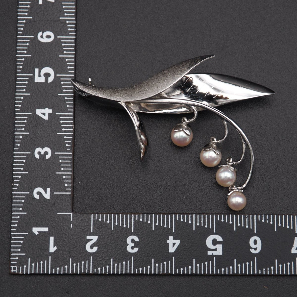 タサキ tasaki 田崎真珠 鈴蘭 ブローチ silver アクセサリー、時計 タサキ tasaki 田崎真珠 鈴蘭 ブローチ silver アクセサリー、時計
