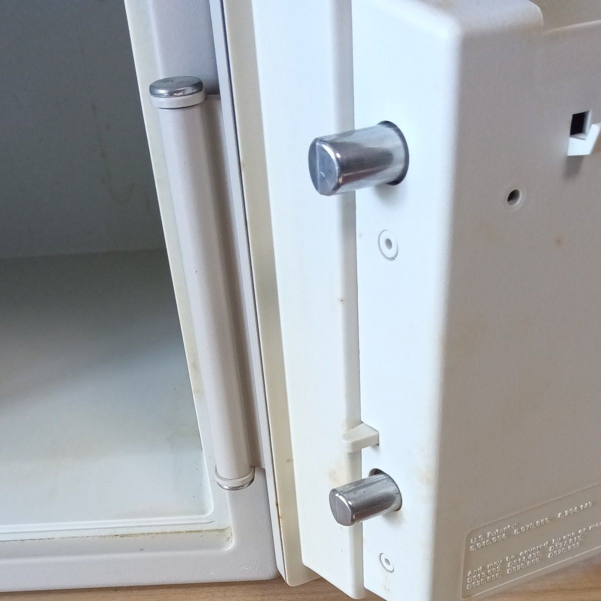 耐火金庫 Sentry Safe 350-1HR 金庫 テンキー式 保管庫 防犯 耐火金庫 Sentry Safe 350-1HR 金庫 テンキー式 保管庫 防犯