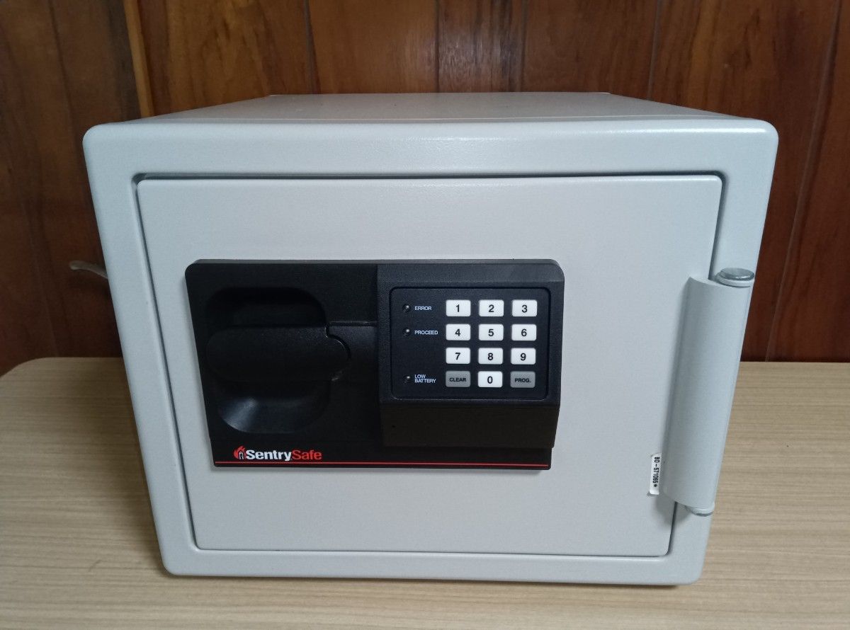 耐火金庫 Sentry Safe 350-1HR 金庫 テンキー式 保管庫 防犯 耐火金庫 Sentry Safe 350-1HR 金庫 テンキー式 保管庫 防犯