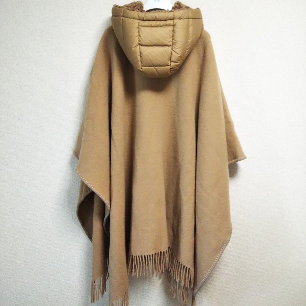MONCLER モンクレール Mantella Cape ポンチョ ケープ フード MONCLER モンクレール Mantella Cape ポンチョ ケープ フード
