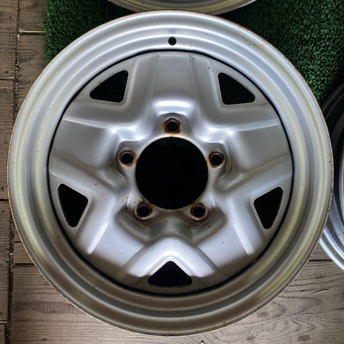  Suzuki SUZUKI original wheel Jimny wheel 16 -inch 16×5J OFF:+22 PCD;139.7-5H hub diameter ; approximately 108mm scratch equipped, rust equipped 4ps.