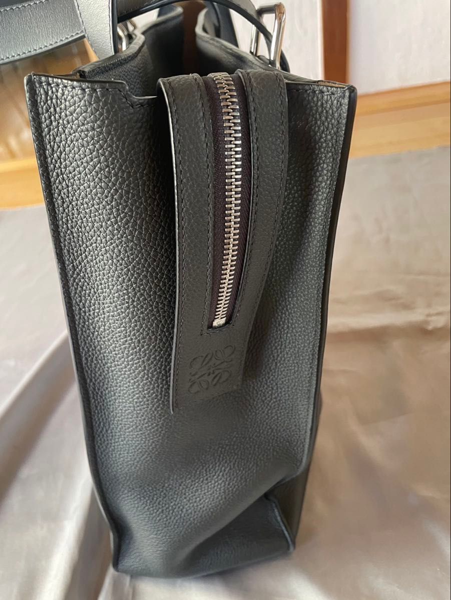 美品】ロエベ LOEWE バックル ジッパー トートバッグ アンスラ 美品】ロエベ LOEWE バックル ジッパー トートバッグ アンスラ