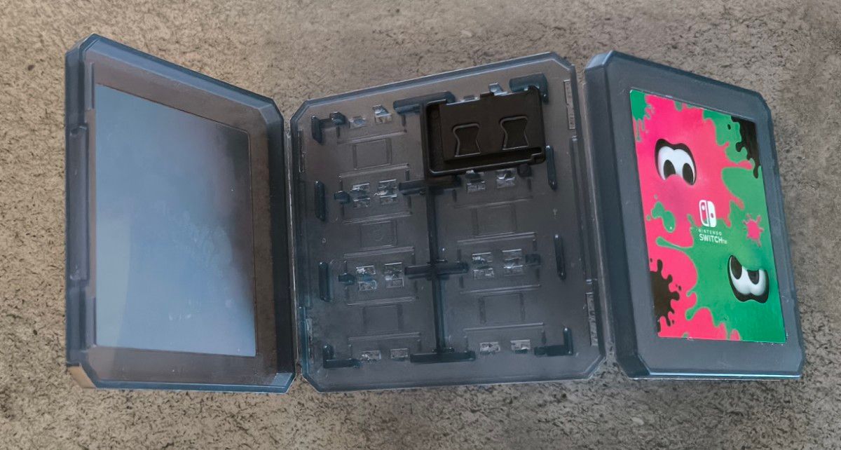 任天堂スイッチSwitchカセットケース(計12枚入ります)スプラ 任天堂スイッチSwitchカセットケース(計12枚入ります)スプラ