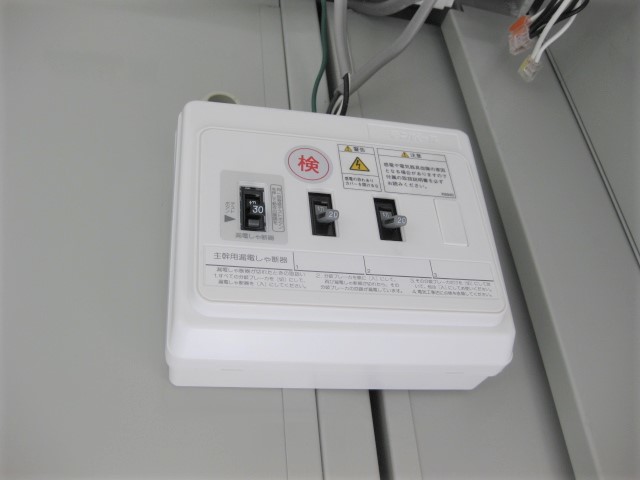 ☆メ-カ-整備 中古ユニットハウス2.2坪 プレハブ 仮設スーパー ☆メ-カ-整備 中古ユニットハウス2.2坪 プレハブ 仮設スーパー