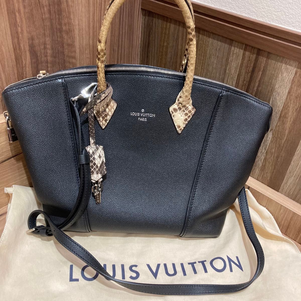 LOUIS VUITTON ルイヴィトン ロックイットMM 2way ハンドバッグ LOUIS VUITTON ルイヴィトン ロックイットMM 2way ハンドバッグ