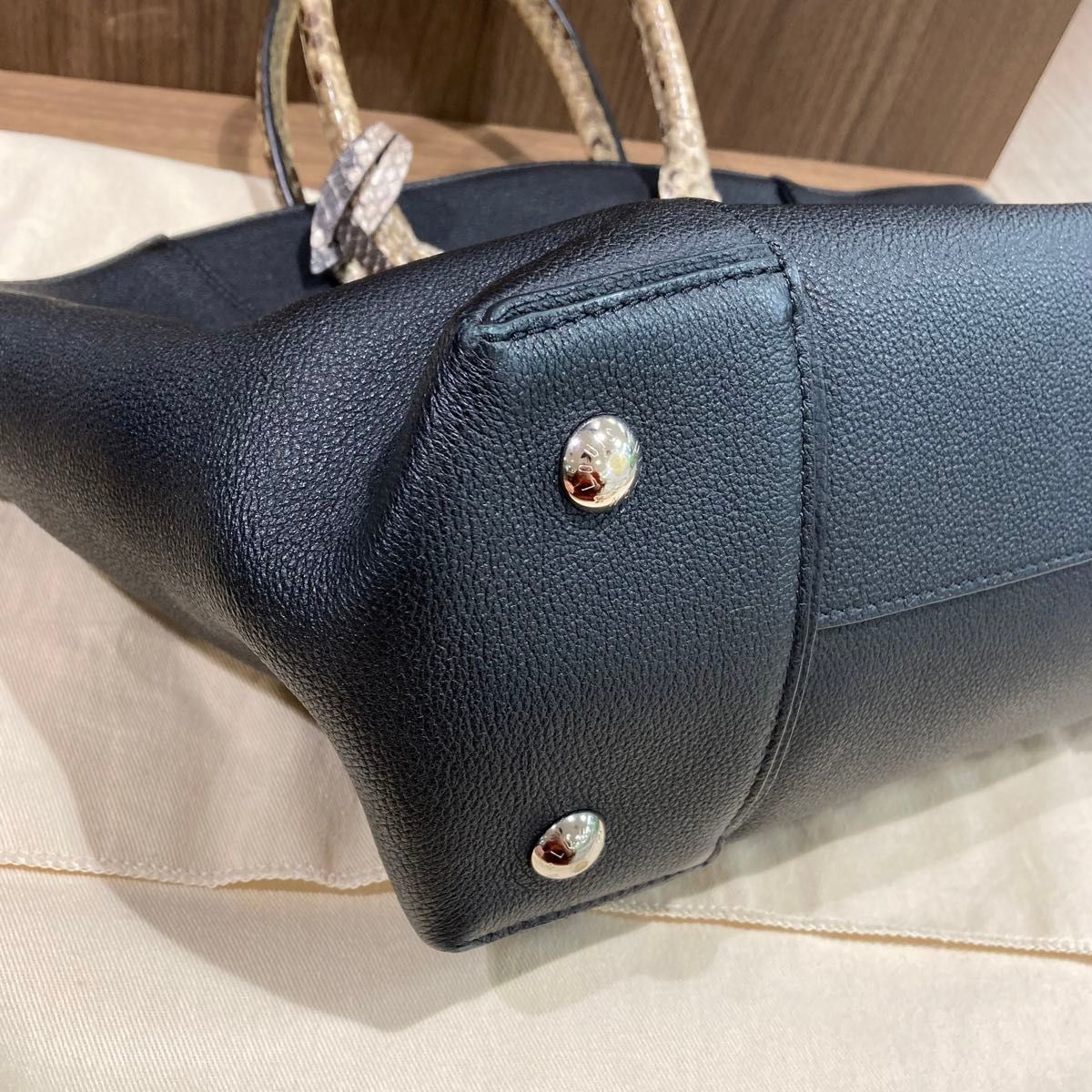 LOUIS VUITTON ルイヴィトン ロックイットMM 2way ハンドバッグ LOUIS VUITTON ルイヴィトン ロックイットMM 2way ハンドバッグ