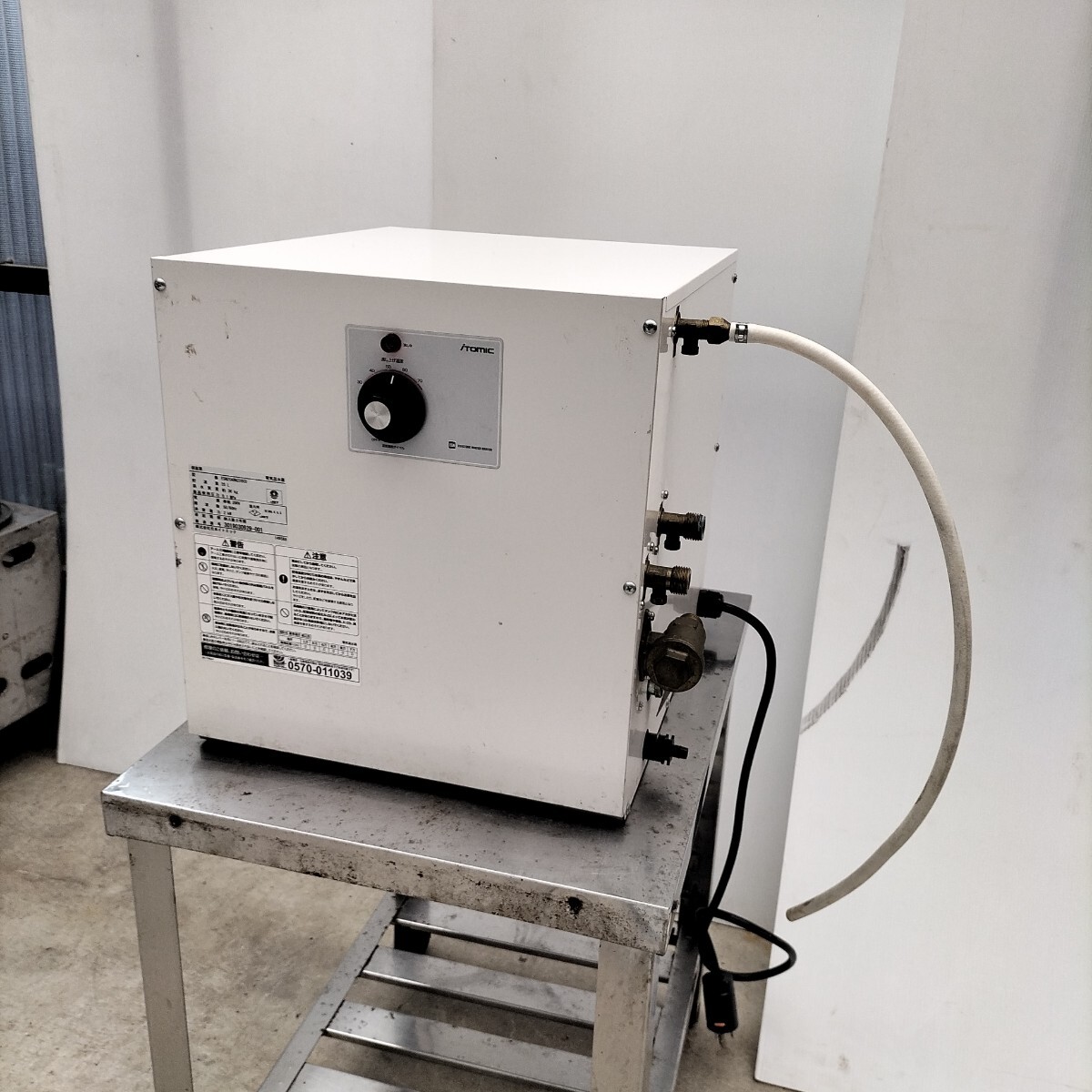インボイス登録店 イトミック 小型電気温水器 ESNシリーズ ESN25ARN220CO 2018年製 貯湯式25L 単相200V50/60Hz 業務用 中古 4122519
