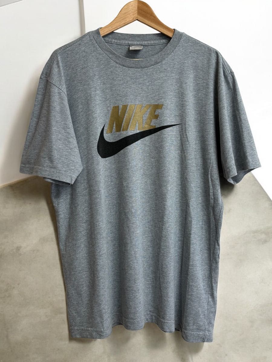 00s NIKE ナイキ ゴールドロゴ・黒スウォッシュ ヴィンテージT 00s NIKE ナイキ ゴールドロゴ・黒スウォッシュ ヴィンテージT