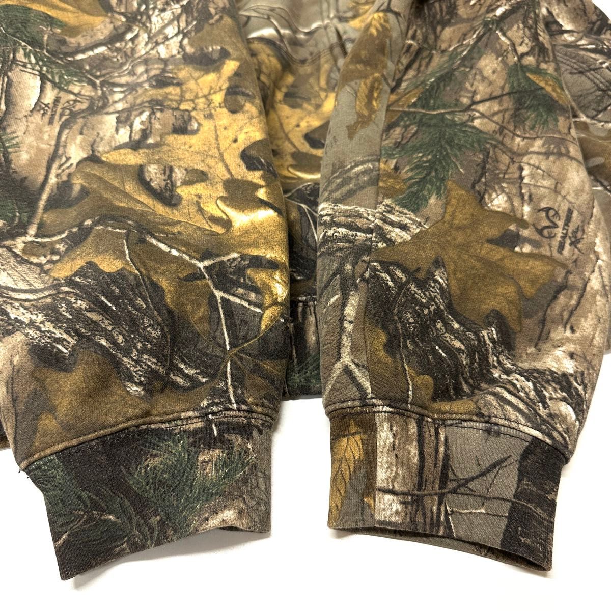 レア 希少 カーハートリアルツリー Carhartt パーカー XLサイズ レア 希少 カーハートリアルツリー Carhartt パーカー XLサイズ