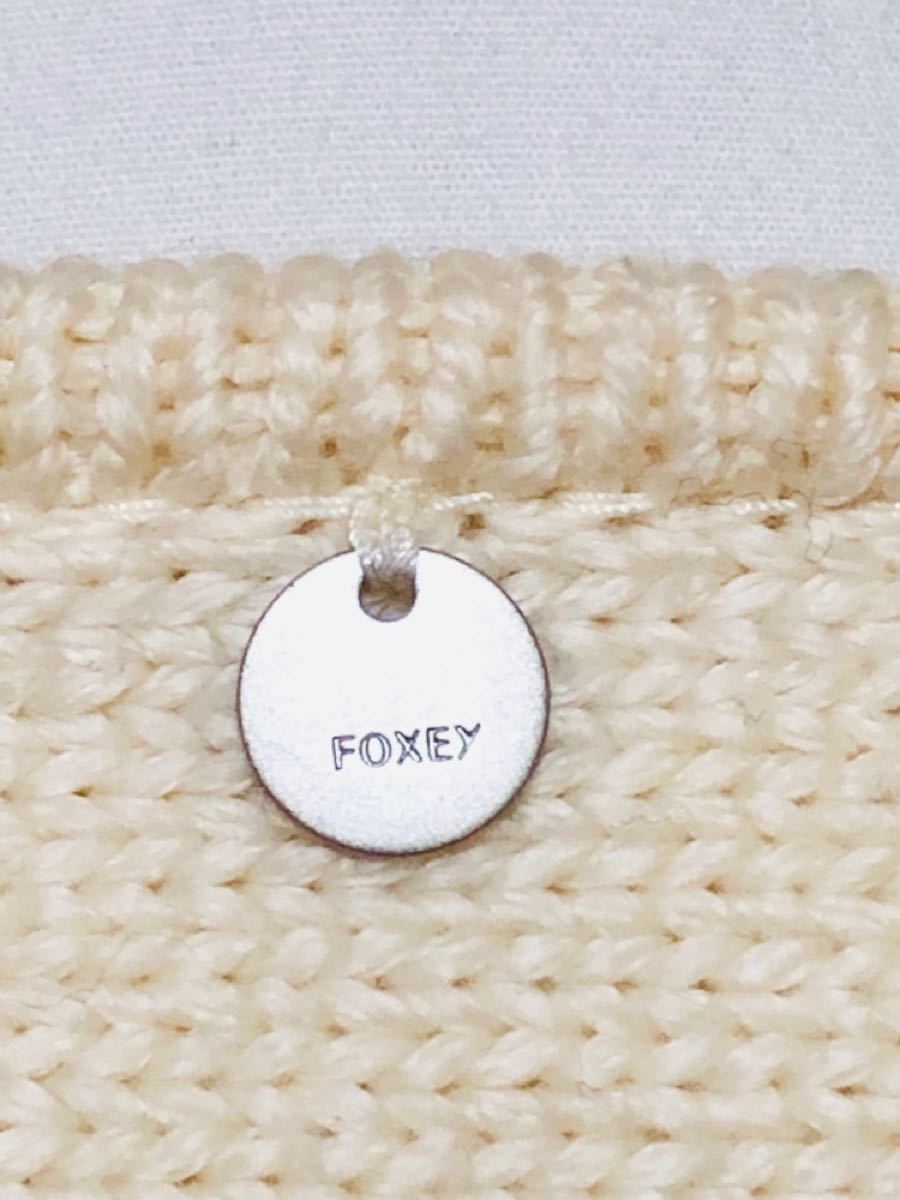 foxey ニットボレロ  袖口，胸元フリンジ  後ろにロゴマークあり  可愛い