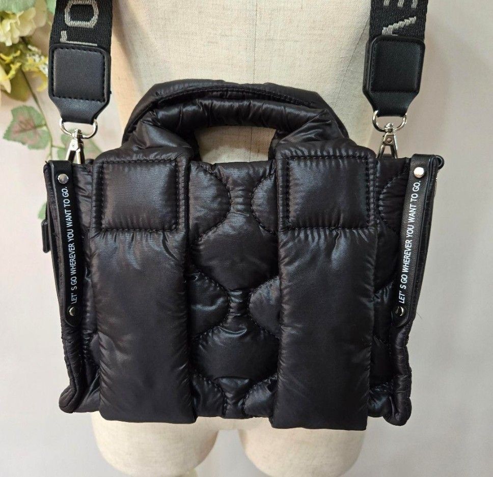 ヌエール nouer 2wayナイロンショルダーバッグ ブラック ヌエール nouer 2wayナイロンショルダーバッグ ブラック