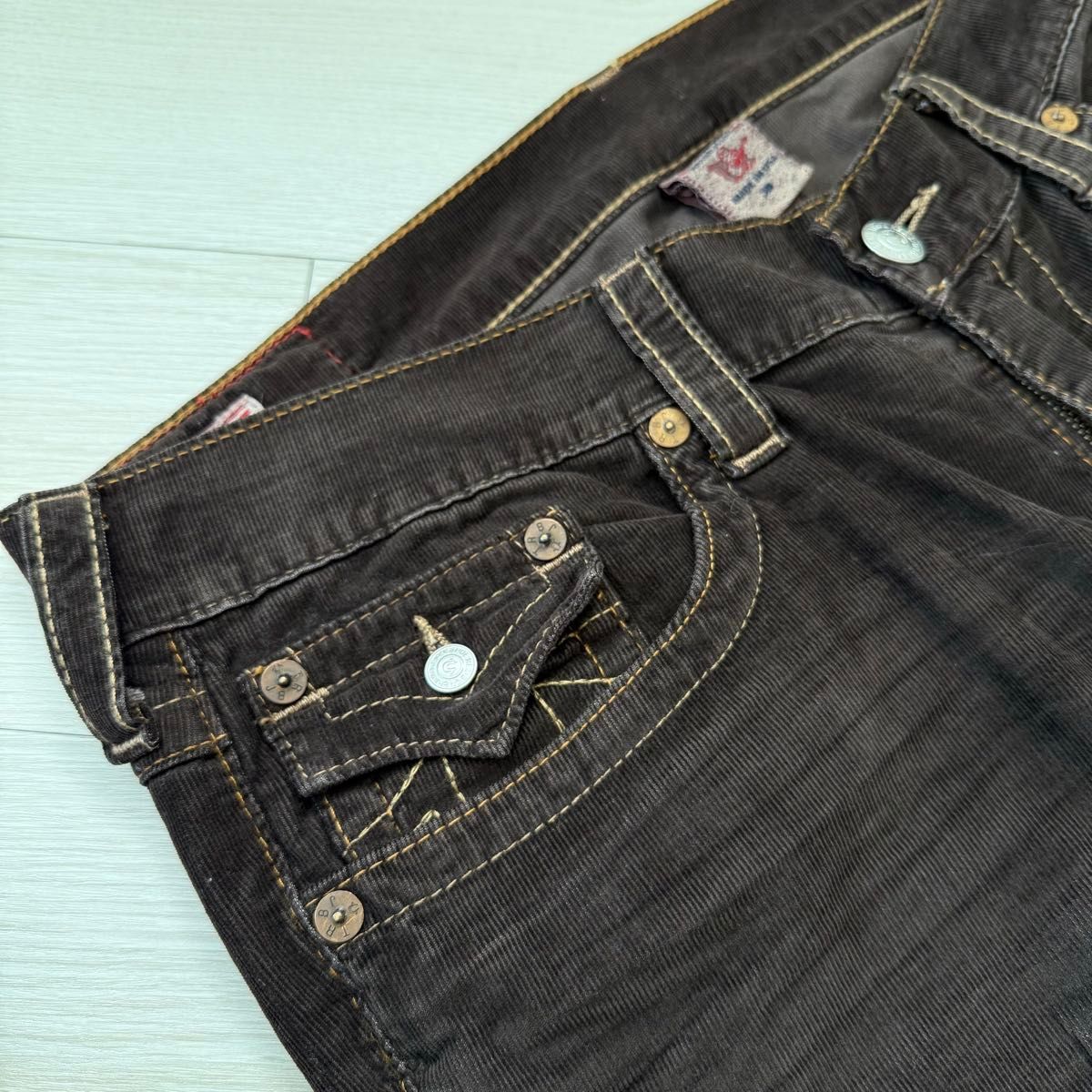 TRUE RELIGION トゥルーレリジョン コーデュロイ フレアパンツ TRUE RELIGION トゥルーレリジョン コーデュロイ フレアパンツ