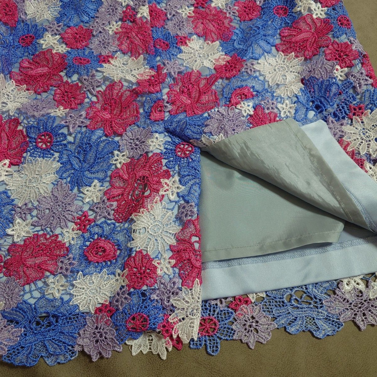 グレースコンチネンタル ピンク ブルー ホワイト 花柄 刺繍 グレースコンチネンタル ピンク ブルー ホワイト 花柄 刺繍
