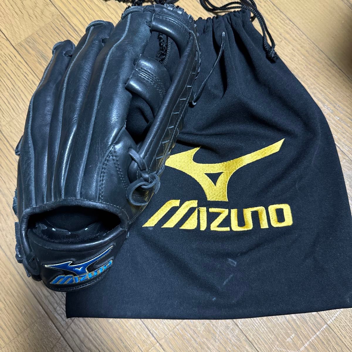 激レア】 Mizuno ミズノ グローブ 黒 ロゴ青 松井秀喜モデル 激レア】 Mizuno ミズノ グローブ 黒 ロゴ青 松井秀喜モデル