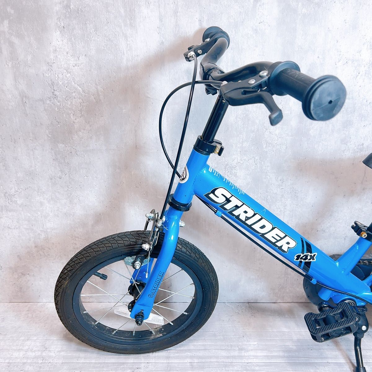 ストライダー自転車 14x 刻み キッズバイク 青 ストライダー自転車 14x 刻み キッズバイク 青