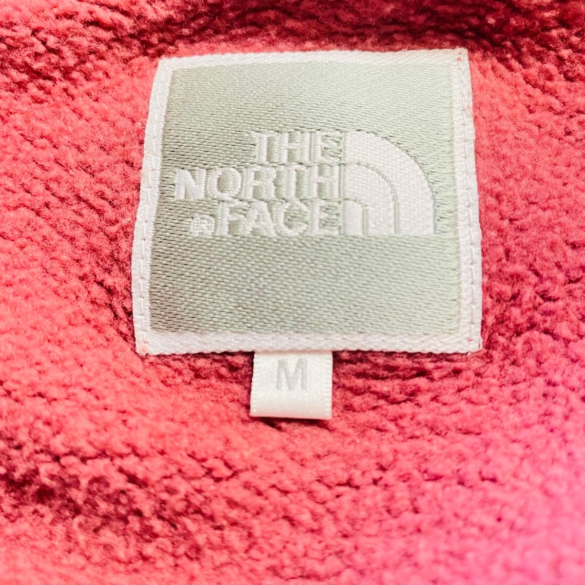 THE NORTH FACE ジップパーカー 希少カラーデカロゴ ピンク×白色 THE NORTH FACE ジップパーカー 希少カラーデカロゴ ピンク×白色