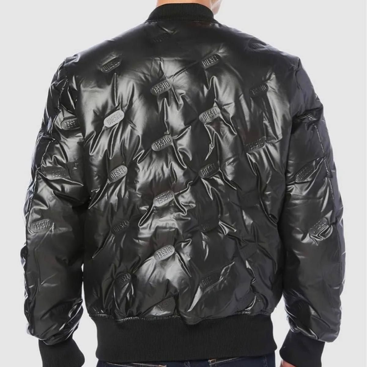 超美品】DIESEL ディーゼルロゴ型押し・ボンバーダウン 超美品】DIESEL ディーゼルロゴ型押し・ボンバーダウン