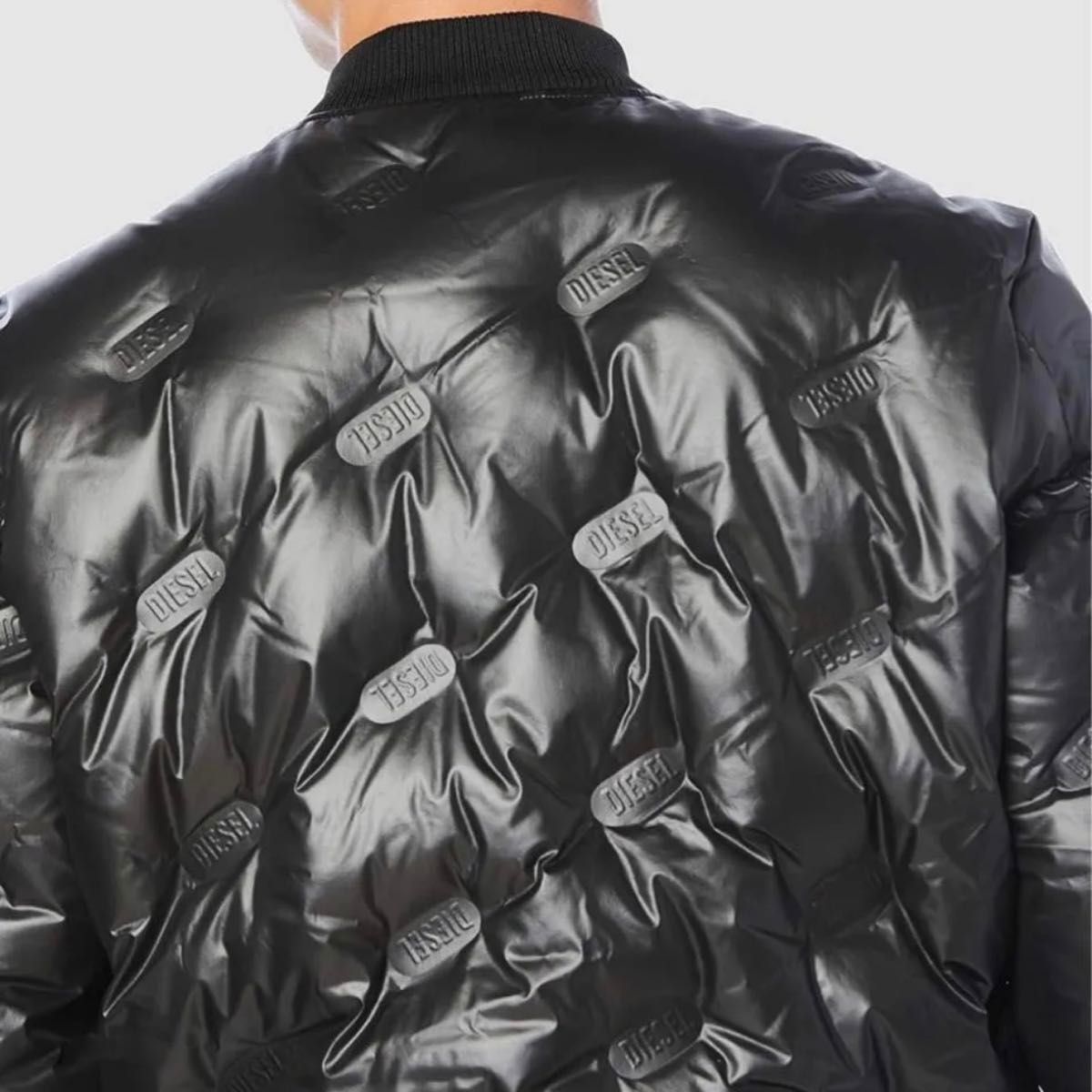 超美品】DIESEL ディーゼルロゴ型押し・ボンバーダウン 超美品】DIESEL ディーゼルロゴ型押し・ボンバーダウン