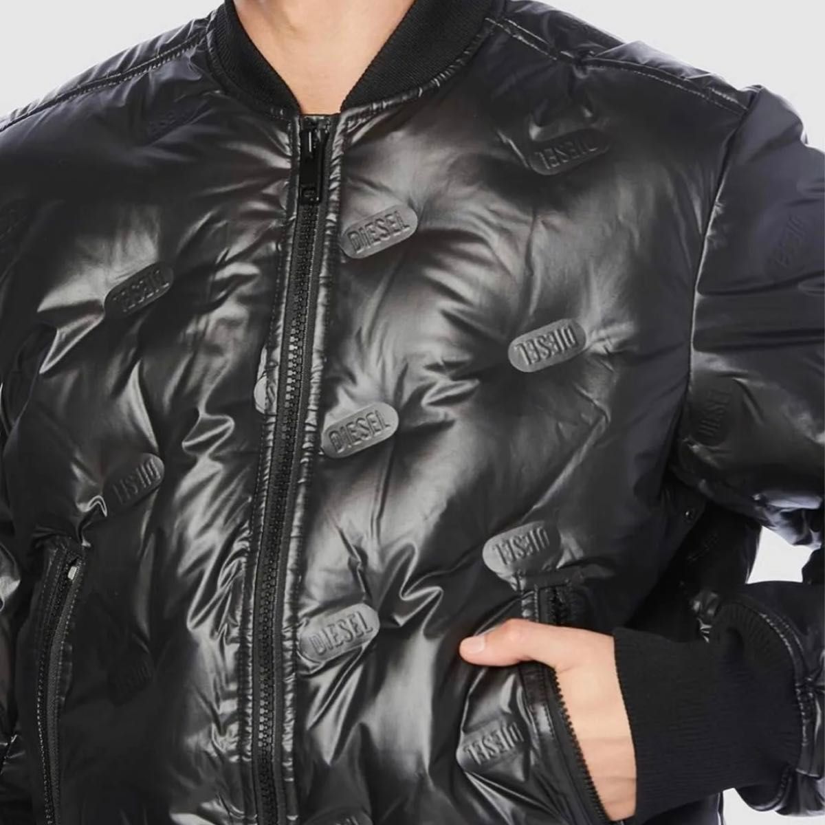 超美品】DIESEL ディーゼル・エンボスロゴ型押し・ボンバー 超美品】DIESEL ディーゼル・エンボスロゴ型押し・ボンバー