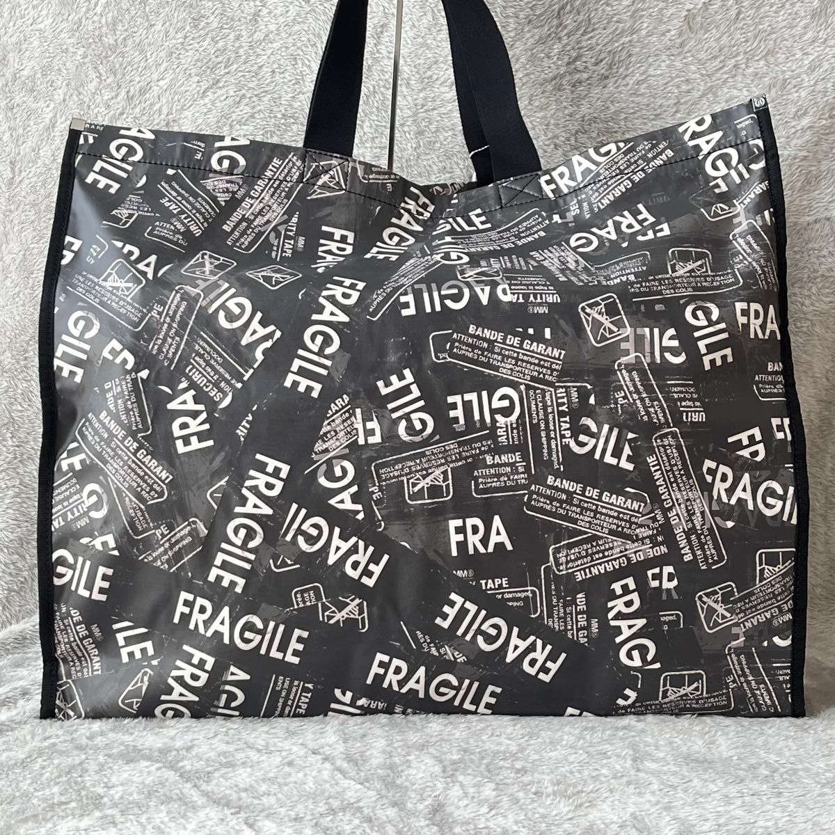 【MAISON MARGIELA】関税込☆Fragile ショッパートートバッグ タグ付き未使用品】MM6 メゾンマルジェラ FRAGILE トートバッグ