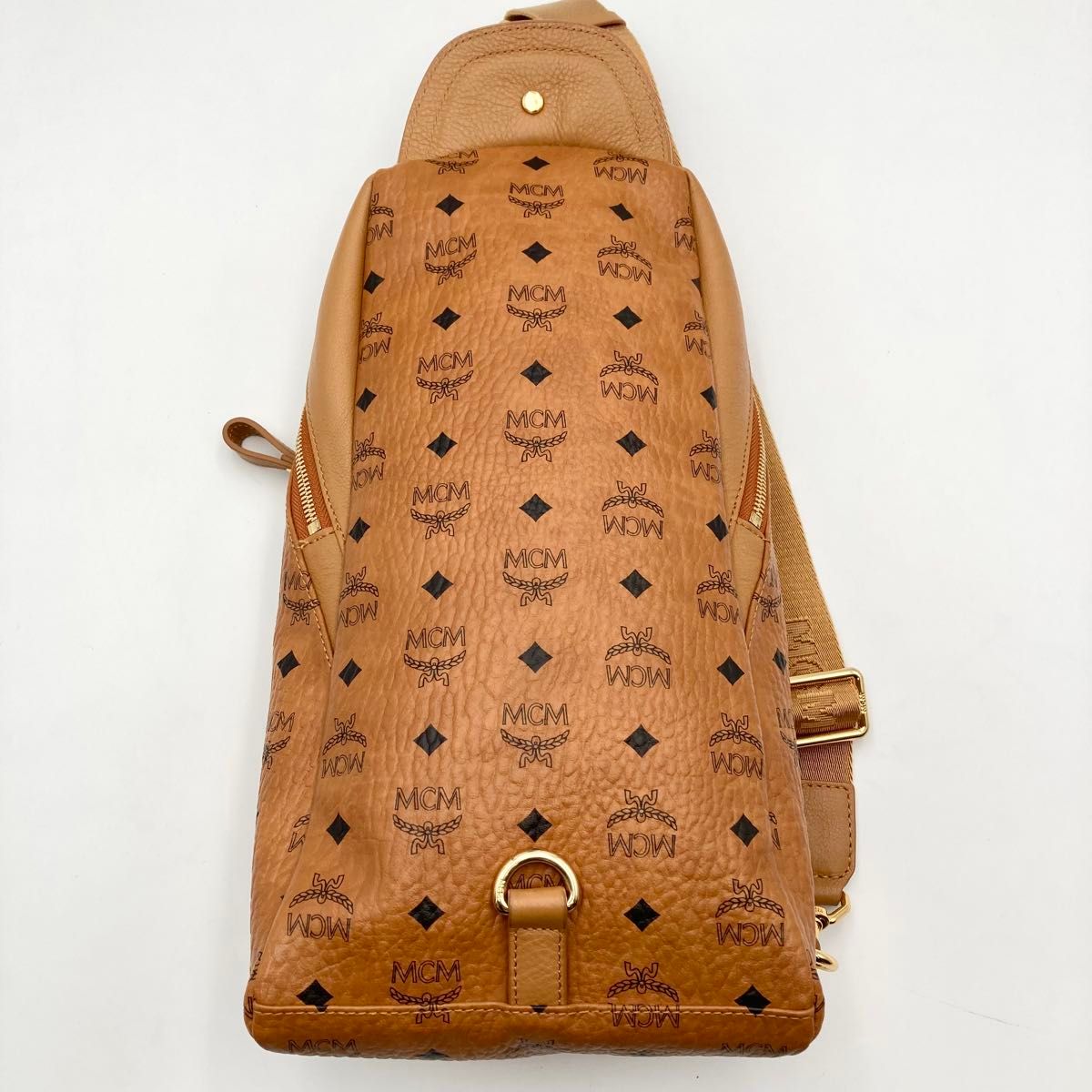 希少【極美品】MCM エムシーエム ボディバッグ スリングバッグ 希少【極美品】MCM エムシーエム ボディバッグ スリングバッグ