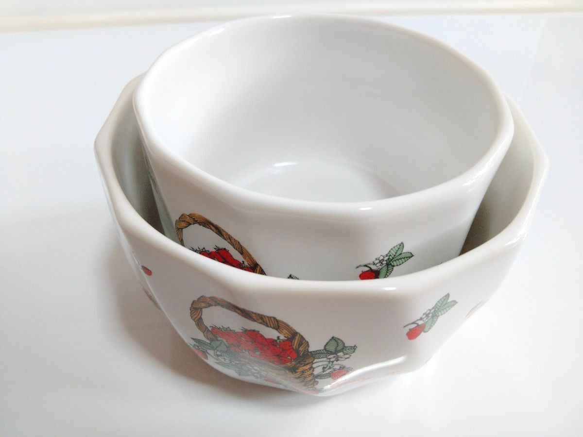 フタ付き陶器ストッカー 大小3客セット イチゴ柄 食品保存容器 フタ付き陶器ストッカー 大小3客セット イチゴ柄 食品保存容器