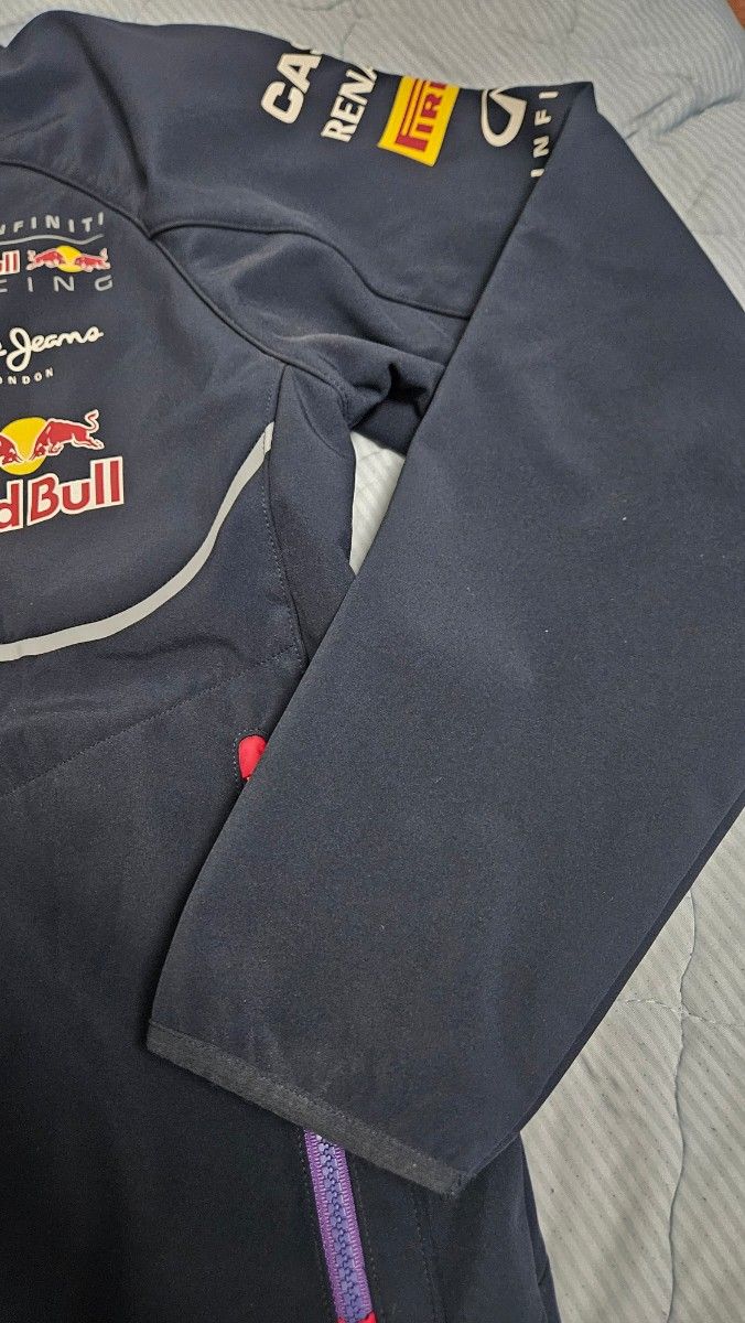 REDBULL F1オフィシャルチームレプリカ ソフトシェルジャケット REDBULL F1オフィシャルチームレプリカ ソフトシェルジャケット