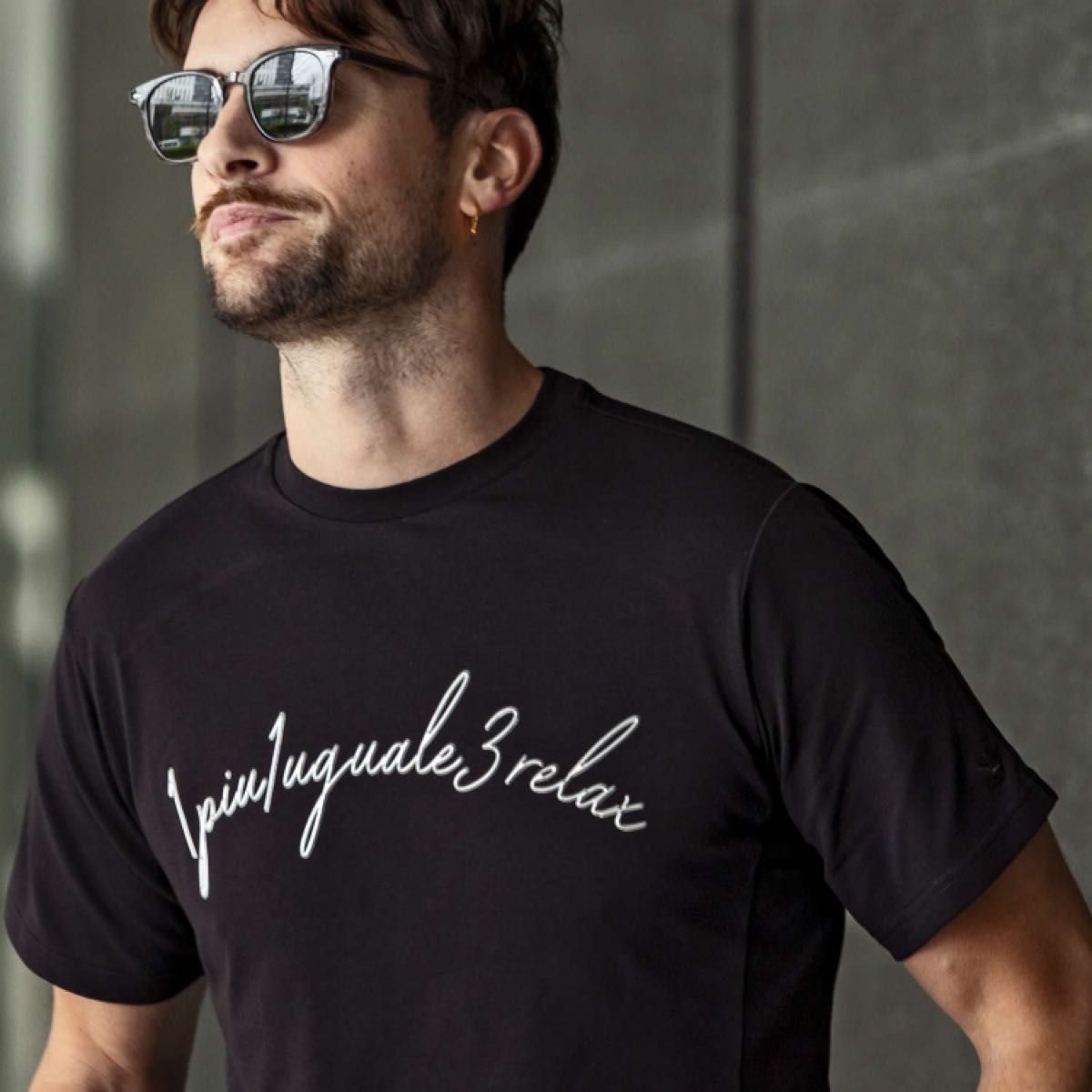 【1PIU1UGUALE3 RELAX】メタリック アーチ ロゴ 半袖 Tシャツ 1PIU1UGUALE3 RELAX】メタリックアーチロゴ半袖T/BLACK 半袖
