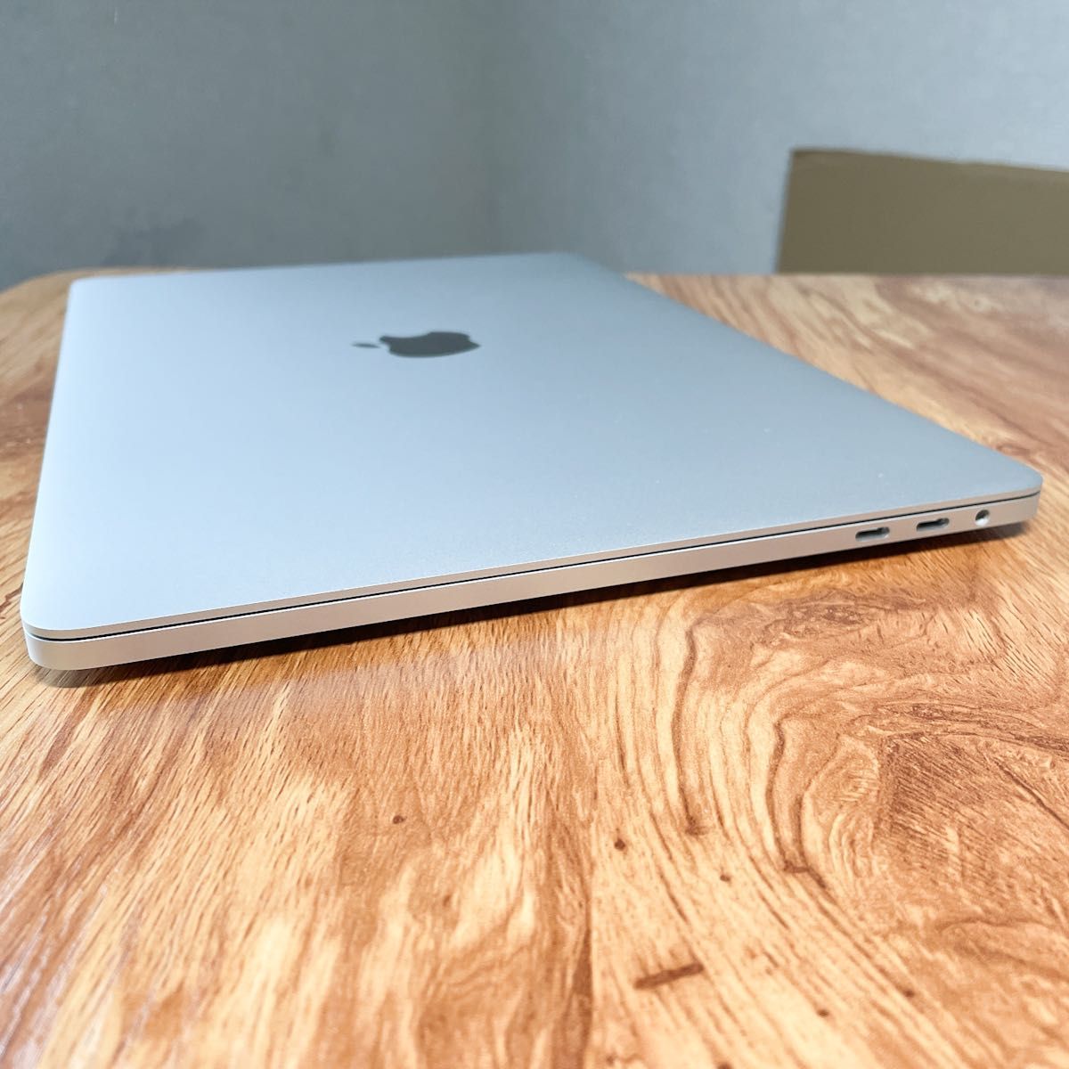Apple MacBook Pro 2019 13インチ i7 2.8GHz 16GBメモリ 512GB SSD Apple MacBook Pro 2019 13インチ i7 2.8GHz 16GBメモリ 512GB SSD