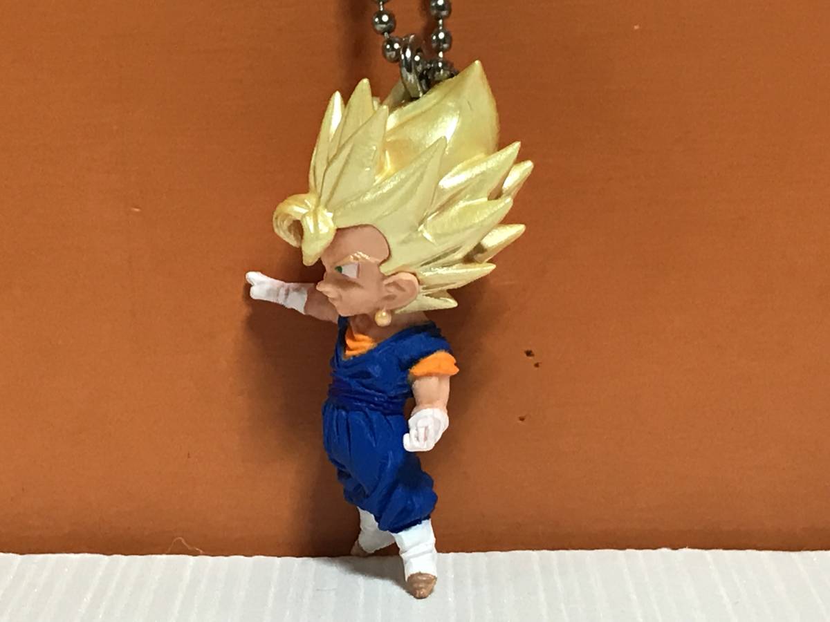 初版 ドラゴンボール バンダイ UDM 超サイヤ人 ベジット カラー違い フィギュア キーホルダー ガシャポン グッズ BANDAI 156 DB_画像3