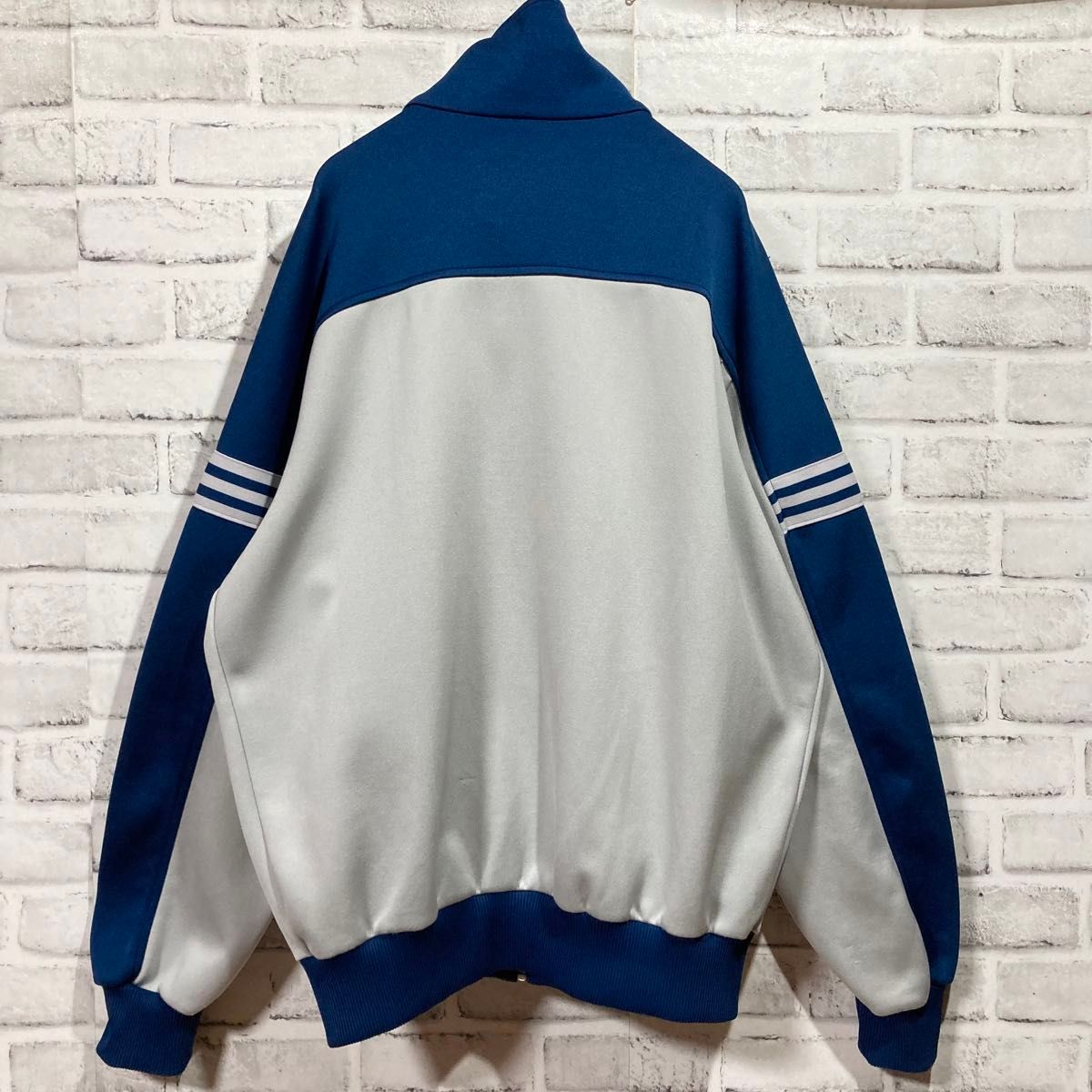 急げ 突然削除あり】アユニ・D着用同型モデル 入手困難 adidas 急げ 突然削除あり】アユニ・D着用同型モデル 入手困難 adidas