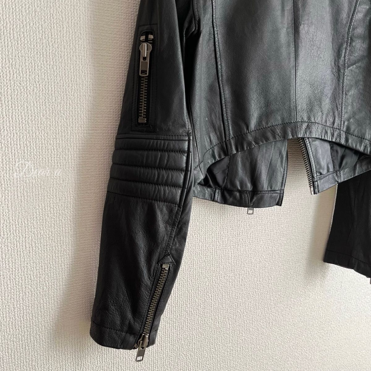 H&M 本革 ショート丈 スタッズ ライダース ジャケット H&M 本革 ショート丈 スタッズ ライダース ジャケット